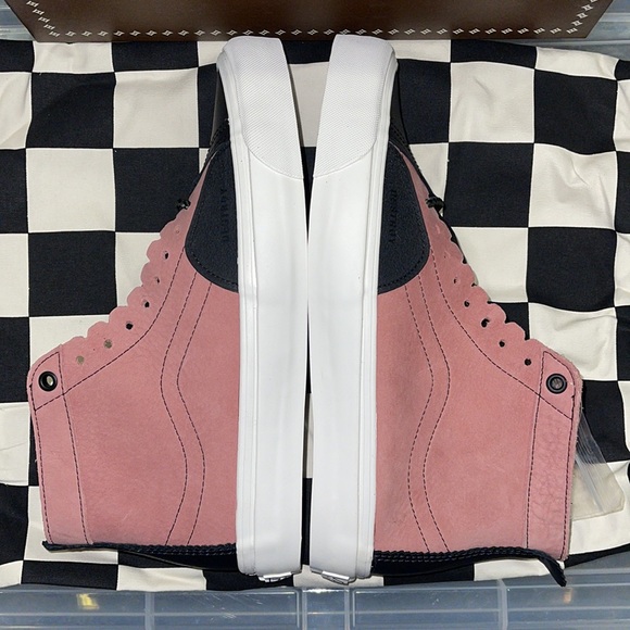 New VANS VAULT X Taka Hayashia TH SK8 Skool LX in Nubuck Leather Old Rose/ Black - Picture 11 of 16